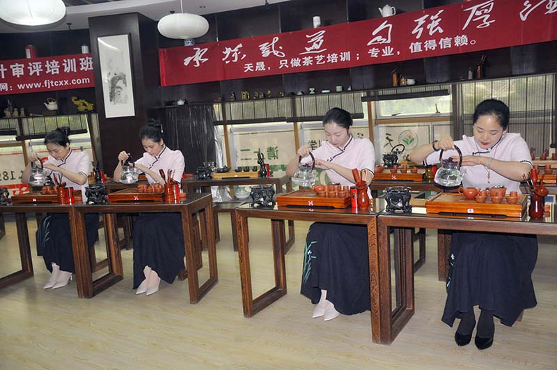 暑假茶艺师培训哪里好? 天晟茶艺培训学校 2025年